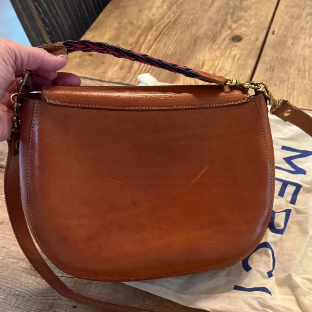 Elegant Tan Leather Shoulder Bag with Braided Accent - Picture 8 of 9